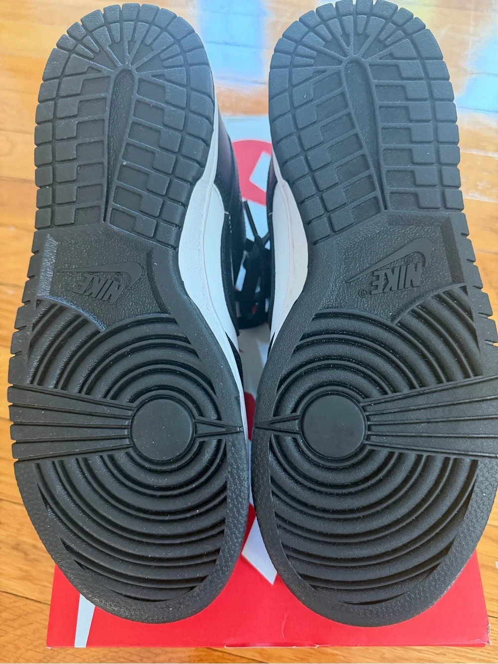 *NWT Women’s Low-Top Sneakers